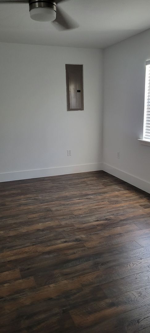 Building Photo - 2 bedroom 2 bath