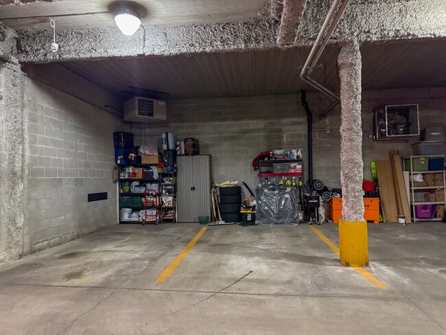 Building Photo - 3954 N Oriole Ave