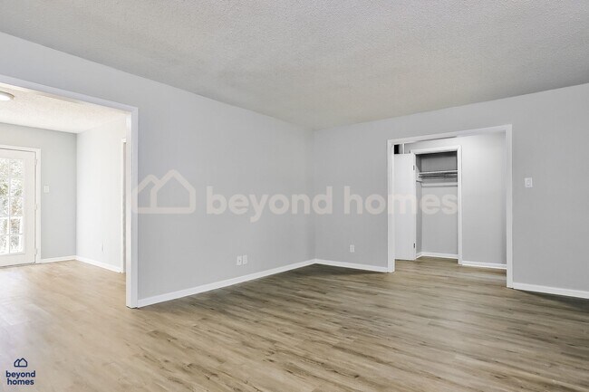 Building Photo - Beautifully Modernized Home with 3 bedroom / 2 full bath and 1,846 sq feet of space!