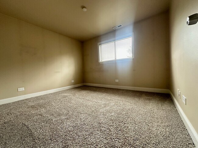 Building Photo - 2226 Abbeywood Dr