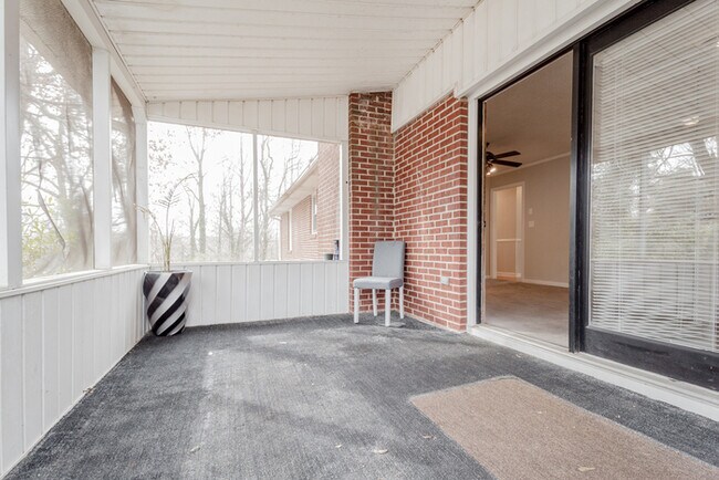 Building Photo - REDUCED!