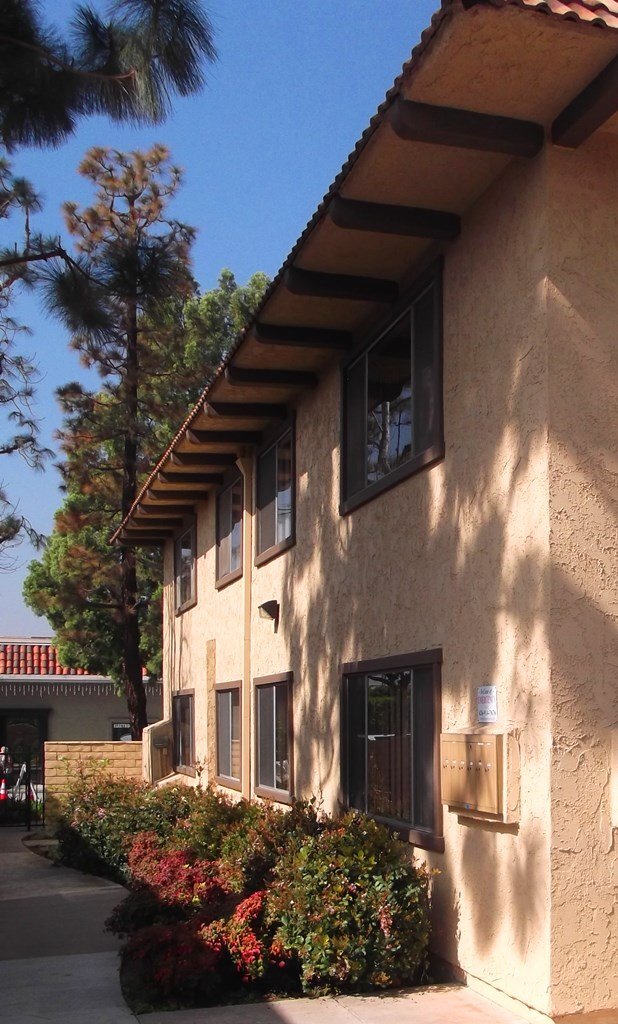 Building Photo - 180 N Vermont Ave