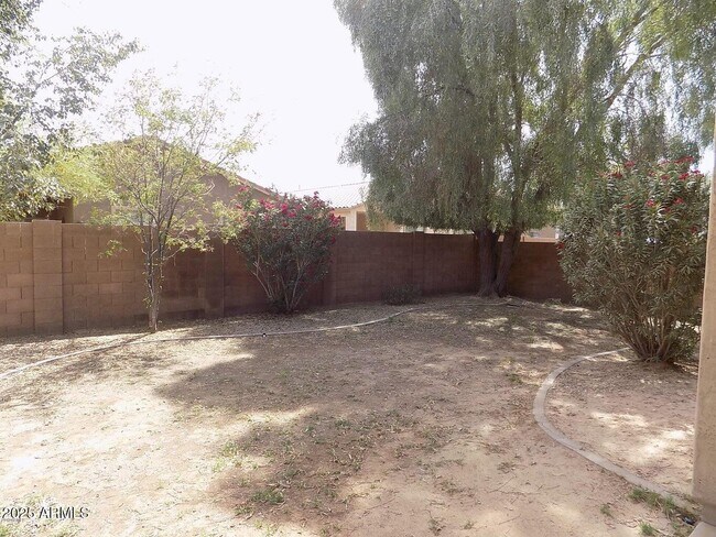 Building Photo - 45449 Alamendras St