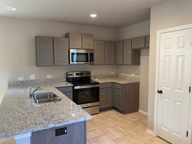 Building Photo - Welcome home to 4110 Swan's Landing #401!