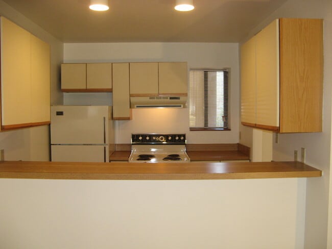 Building Photo - 1002 Linden Ave