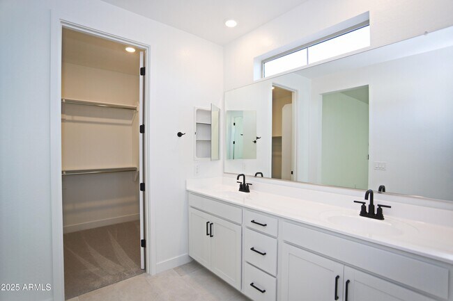 Building Photo - 773 W Lark Dr