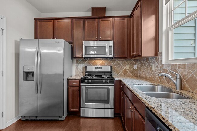 Building Photo - Modern 3-Bed Townhome in Thompson Ridge – ...
