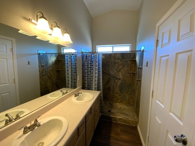 Building Photo - 2 Bedroom Single Story Home Available Near Hwy 550 NE & Paseo Del Volcan NE in Enchanted Hills Ri...