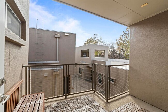 Building Photo - 503 Swanee Dr