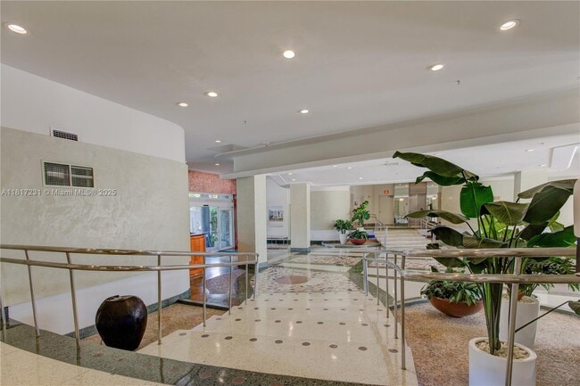 Building Photo - 4925 Collins Ave