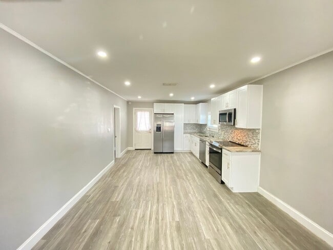 Building Photo - 241 E Church Ave