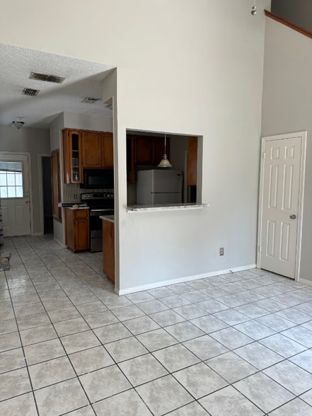 Building Photo - 3025 Quail Springs Rd