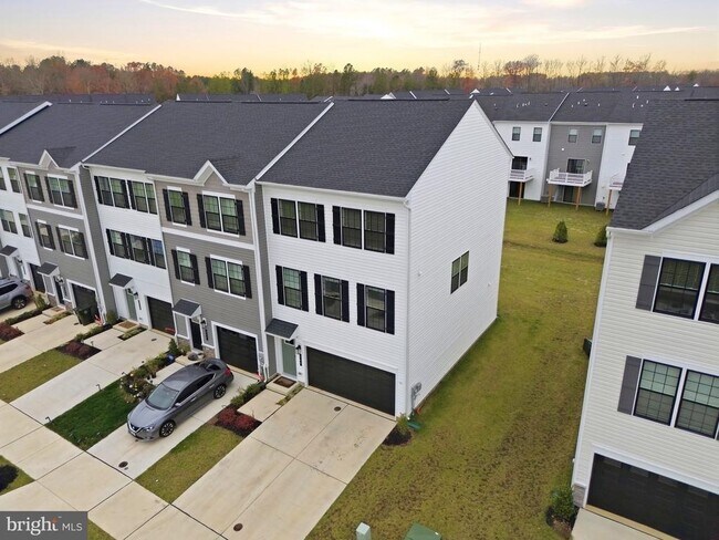 Building Photo - 369 Soft Rush Ln