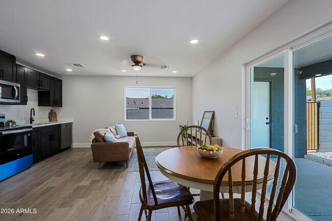 Building Photo - 454 S Pioneer