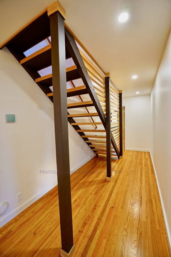 Building Photo - Unmatched Quality and Unparalleled Views F...