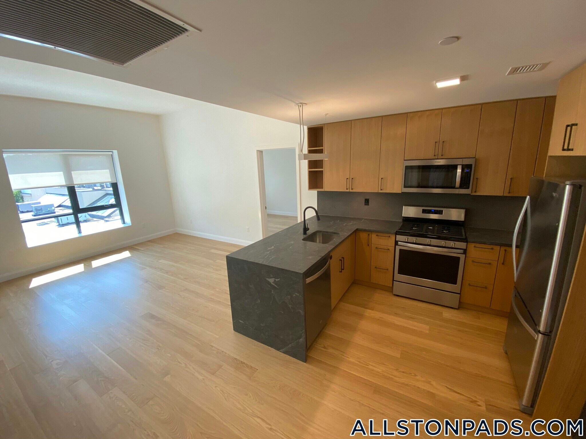 Building Photo - 83 Gardner St