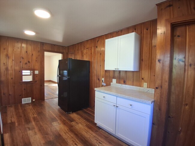 Building Photo - 108 N Webster St