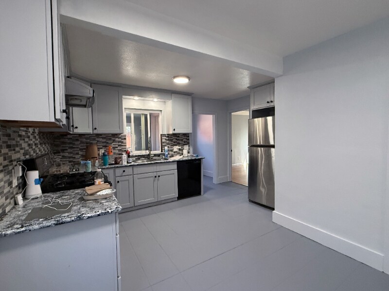 Building Photo - 4630 Melrose Ave