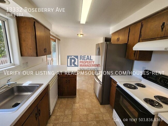 Building Photo - 13332 Roseberry Ave