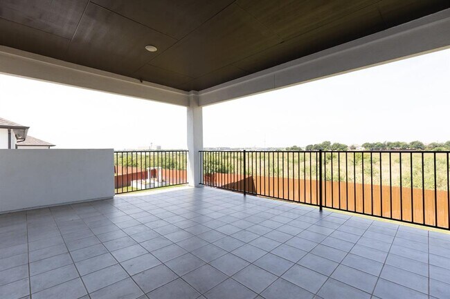 Building Photo - 2332 Giona Pl