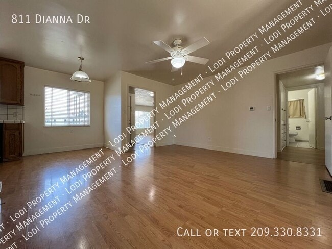 Building Photo - 811 Dianna Dr