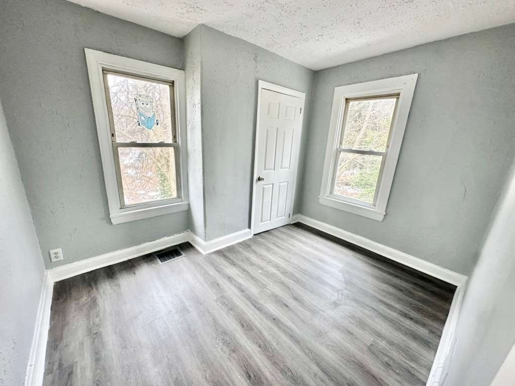 Building Photo - 275 S Broad St