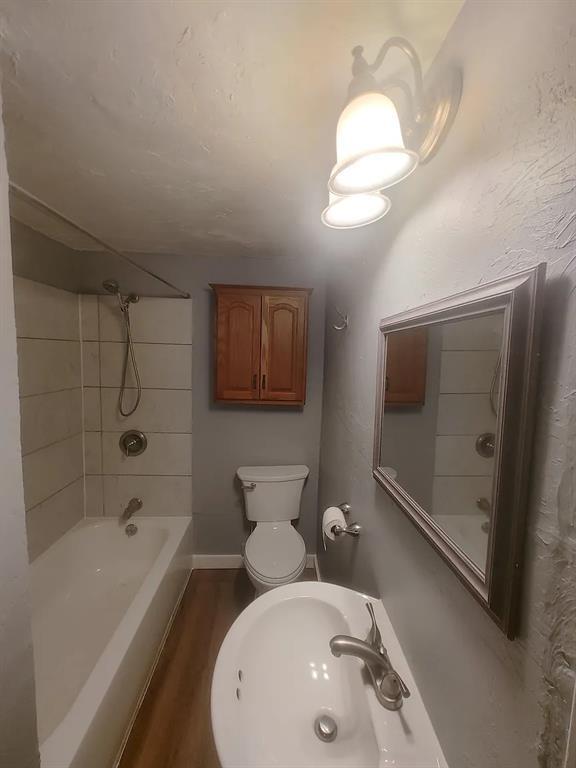 Building Photo - 1013 Elm Ave