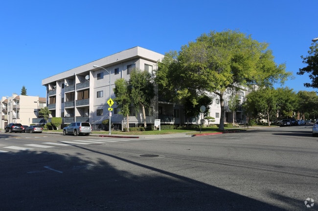 Primary Photo - Belmont Plaza Apartment