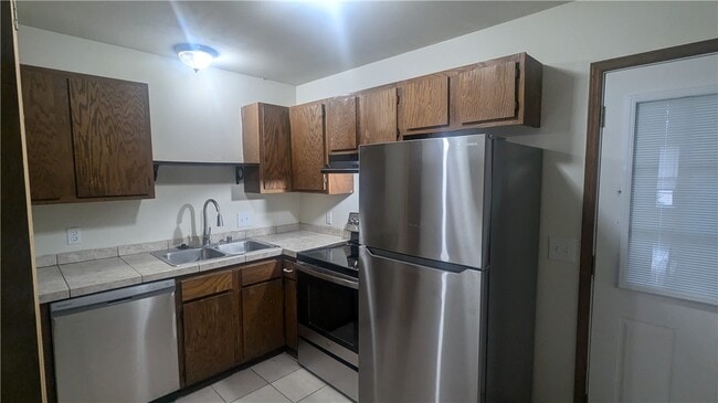 Building Photo - 687 N Betty Jo Dr