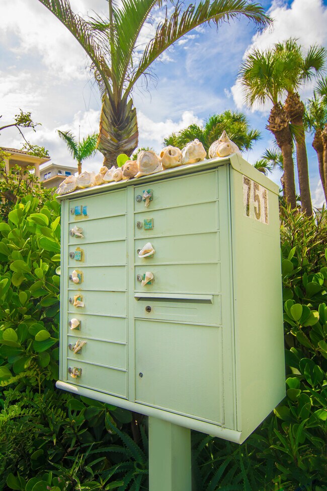 Building Photo - 751 Ocean Dr