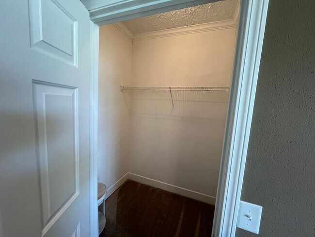 Building Photo - FURNISHED, Horse Farm Dream House
