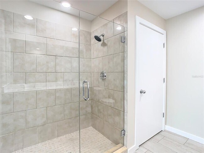 Building Photo - 1208 E Kennedy Blvd