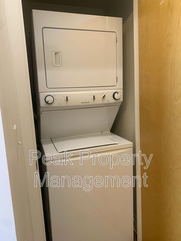 Building Photo - 1311 Hull St