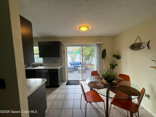 Building Photo - 121 Franklyn Ave