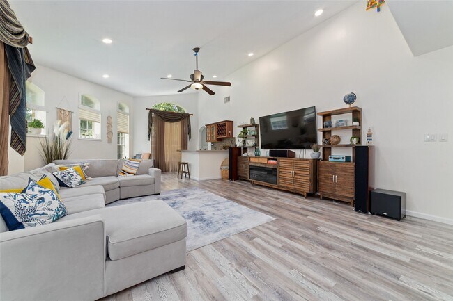 Building Photo - 3214 E Cedar Hollow Dr