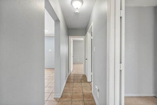 Building Photo - 820 Carlotta Ct