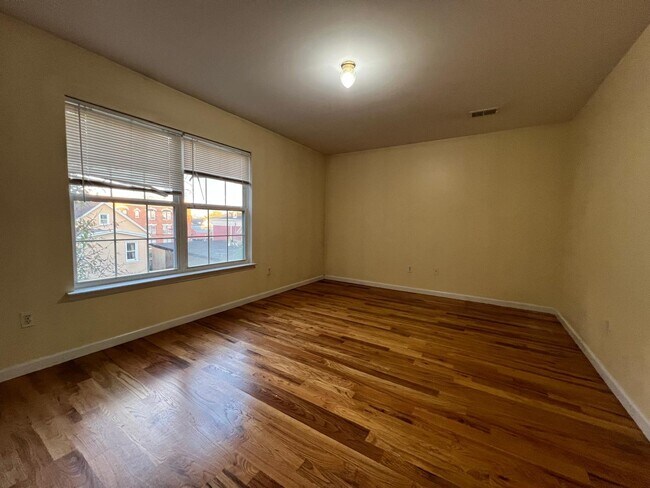 Building Photo - 209 Franklin St