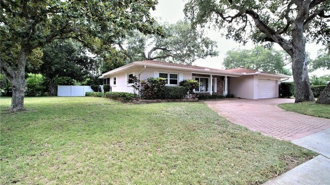 Building Photo - 1001 Brookside Dr