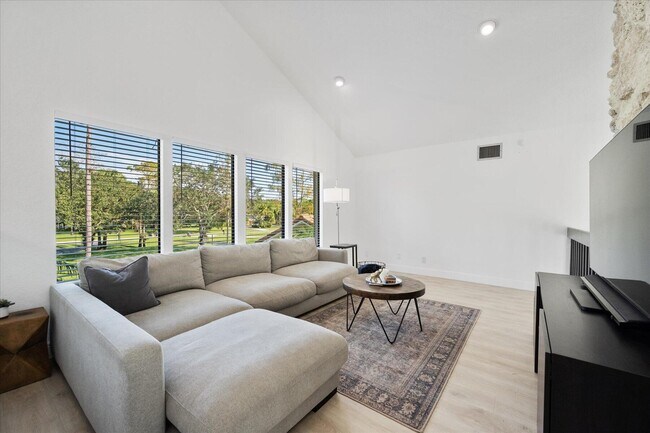 Building Photo - 12638 Quercus Ln