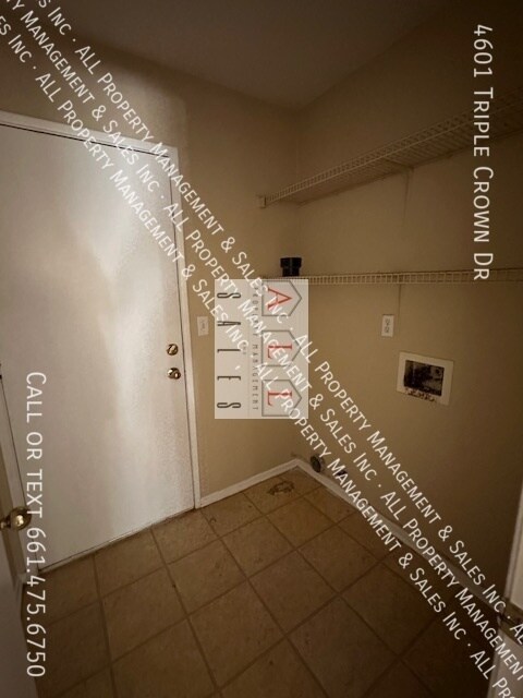 Building Photo - 4601 Triple Crown Dr