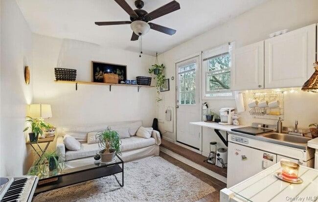 Building Photo - 23 N Westbury Rd