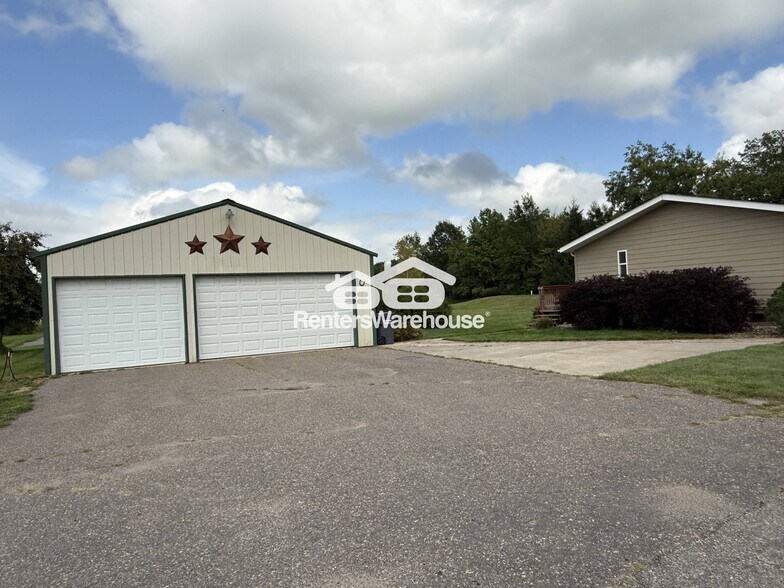 Building Photo - 55787 Fairfield Ave