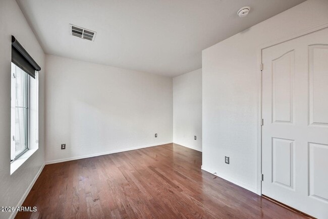 Building Photo - 933 W Aspen Way