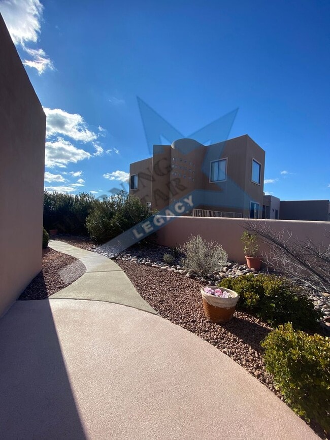Building Photo - VIEWS!!  Spacious home in Picacho Hills!