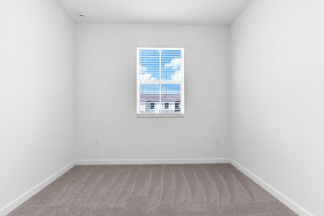 Building Photo - 2660 SE 28th St