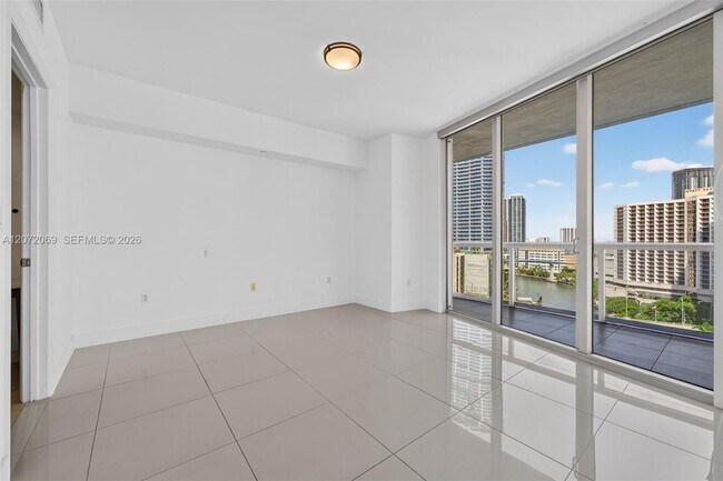 Building Photo - 465 Brickell Ave