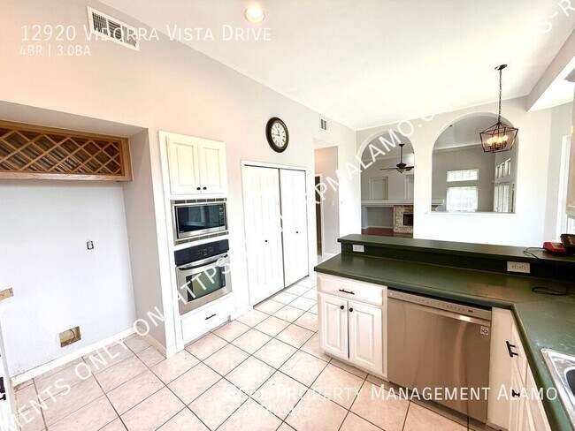 Building Photo - 12920 Vidorra Vista Dr