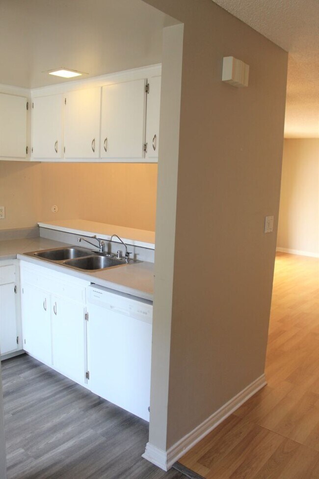 Building Photo - 2593bay