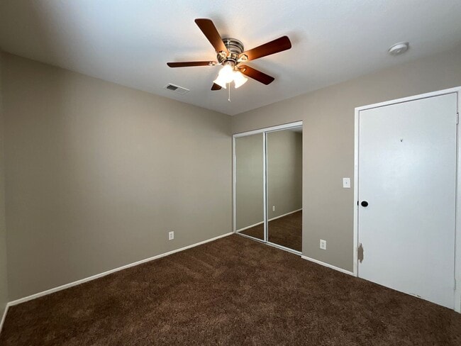 Building Photo - Single story Rosamond Home