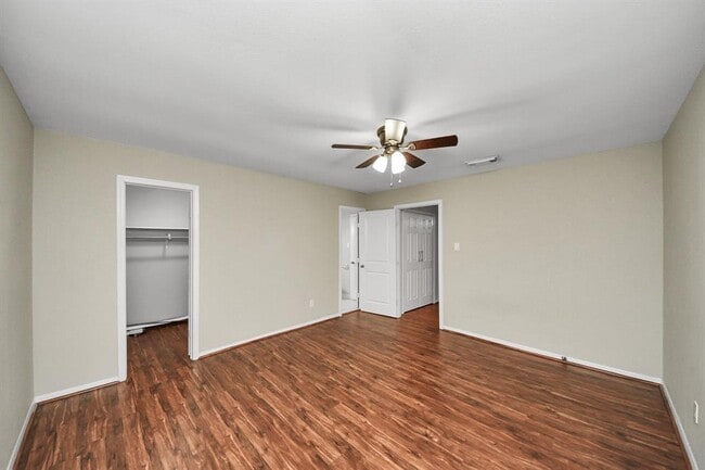 Building Photo - 515 Tallowood Rd